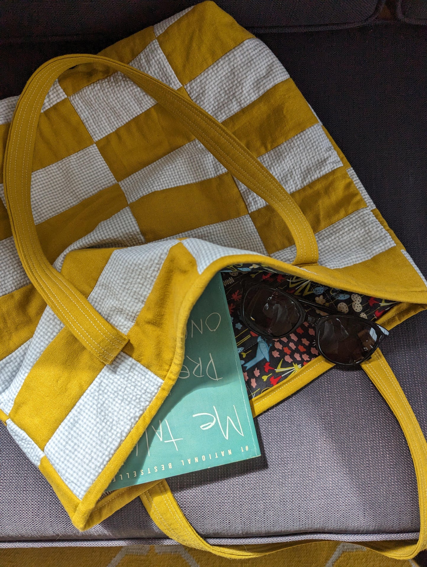 Lisa Fuller of Millie and Bun Designs made this Due Pinoli Baseline Tote Bag using the beginner-friendly quilted tote bag pattern and seersucker fabric.