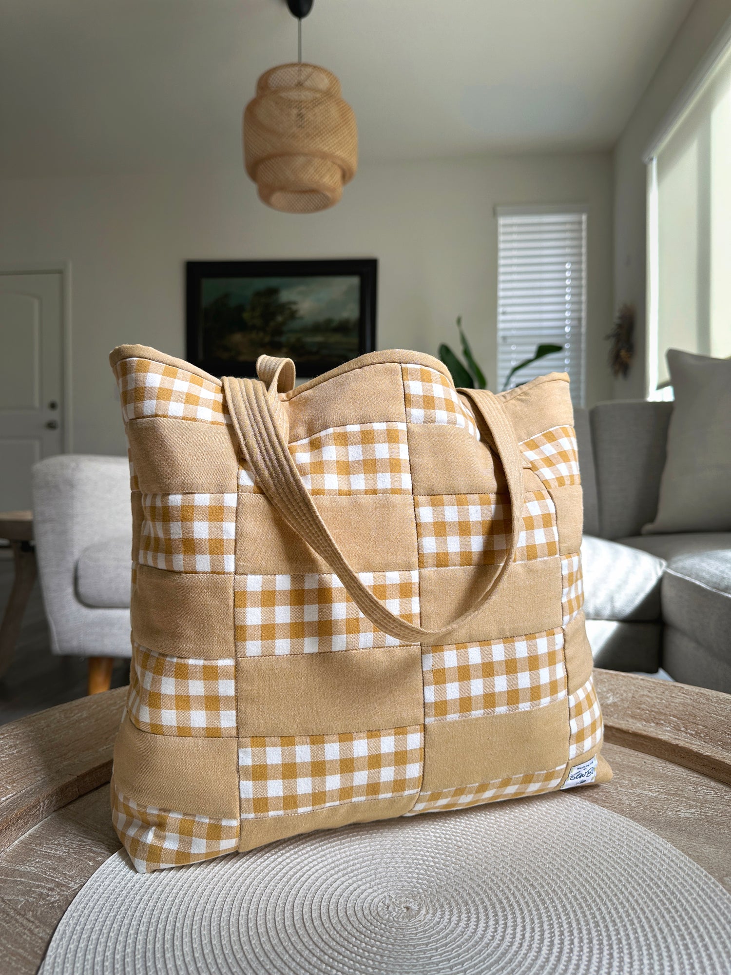 This super-soft and lightweight Due Pinoli Baseline Tote Bag was made using the beginner-friendly quilted tote bag pattern.